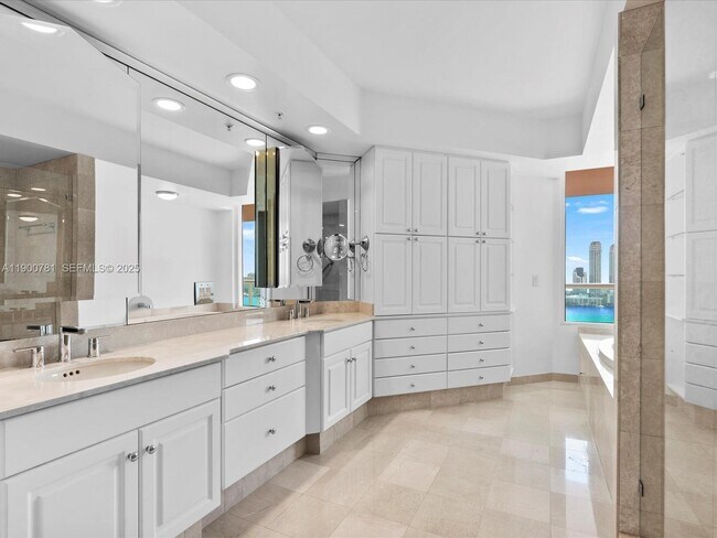 Building Photo - 3370 Hidden Bay Dr