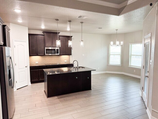 Building Photo - 9005 Grand Oaks Ln