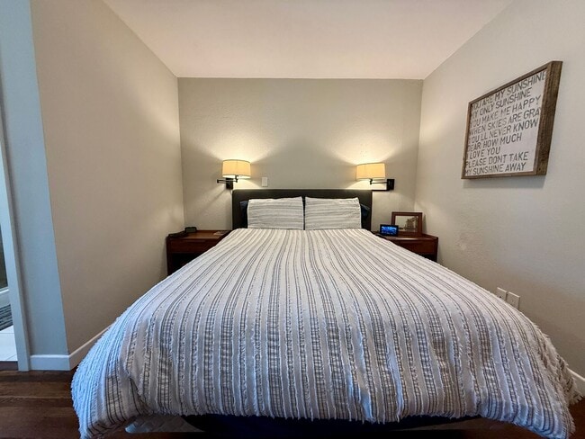 Building Photo - Unique 4 Bedroom House with OCEAN VIEWS in Sunset Cliffs! Fully Furnished! 6 Month Lease Term!