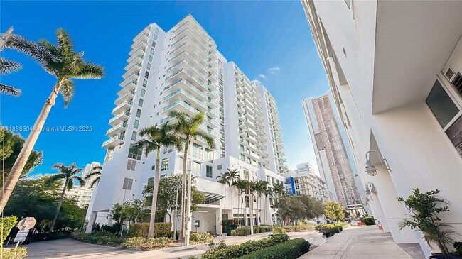 Building Photo - 333 NE 24th St