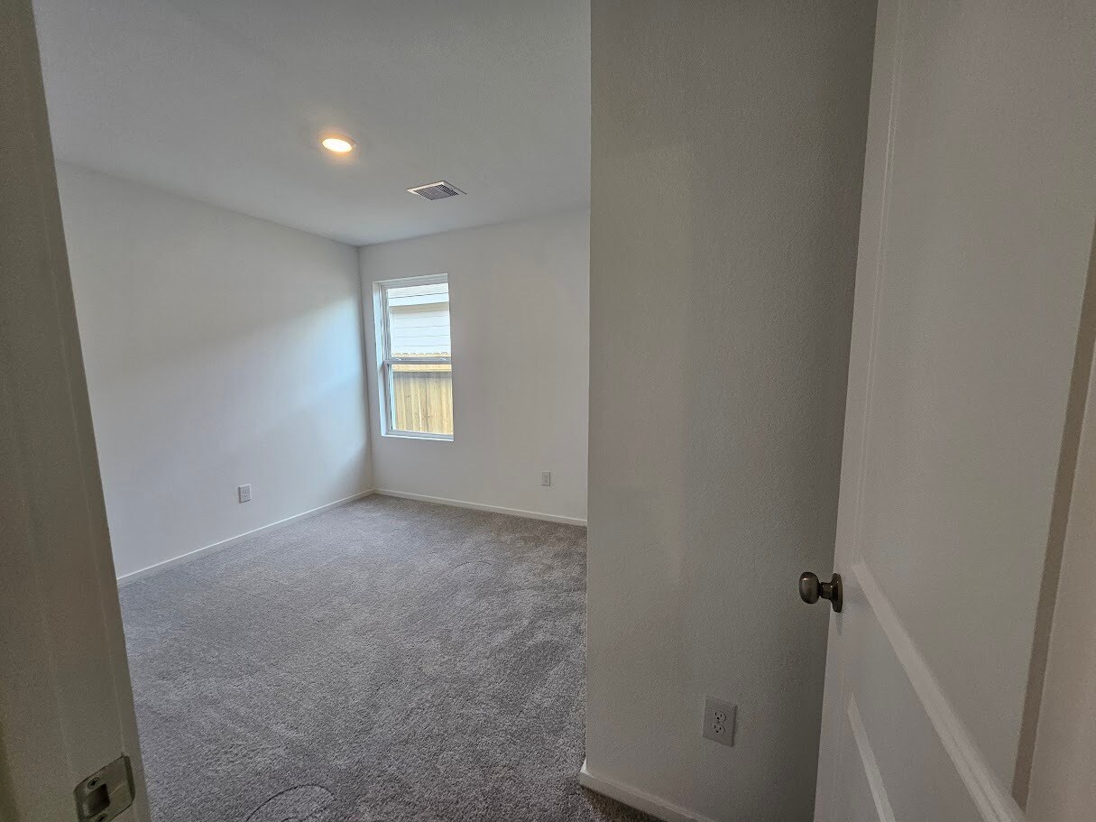 Building Photo - 14881 N Ascot Bnd Cir