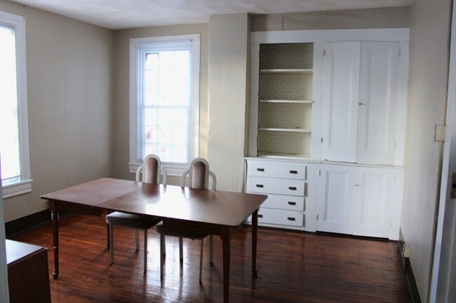 Building Photo - 975 Church St