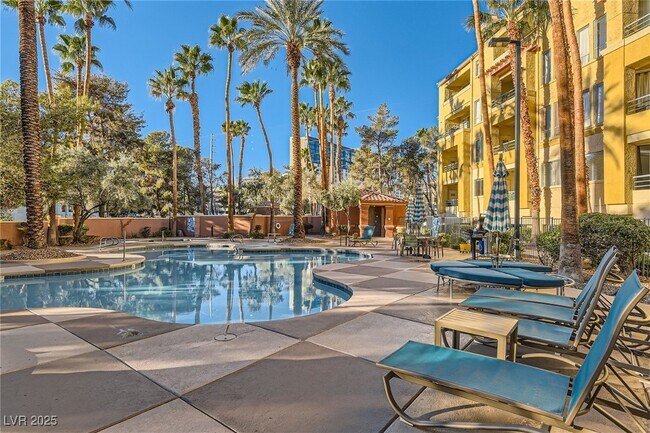 Building Photo - 210 E Flamingo Rd