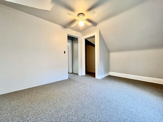 Building Photo - Five Bedroom Home in Muskegon