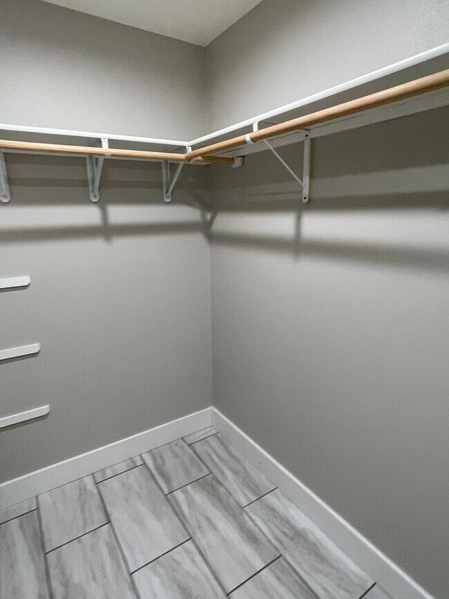 Building Photo - Built in 2020! 3 Bed 2 Bath w/ FENCE and UF Walk Out Basement