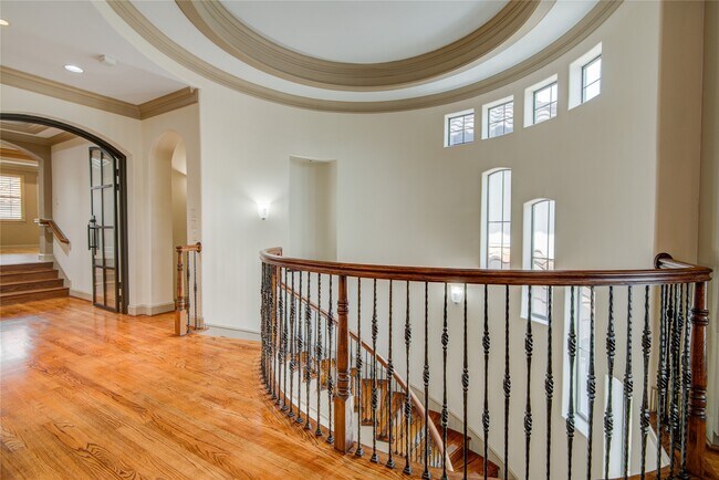 Building Photo - 5346 Val Verde St