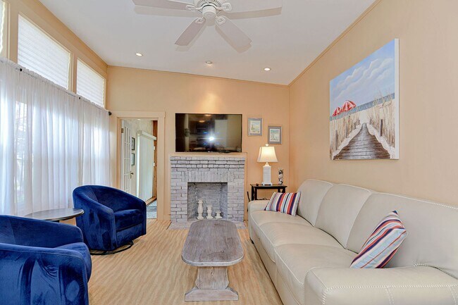 Building Photo - WINTER RENTAL: Two Beaches Cottage