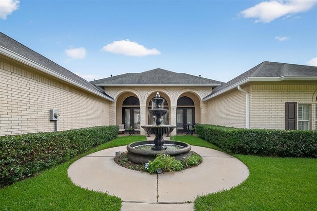 Building Photo - 31810 Edgewater Dr