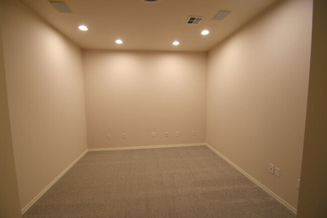 Building Photo - 2Bd/2.5Ba Issaquah Condo