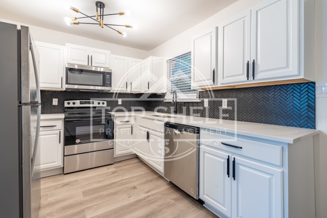 Building Photo - 740 Mozley Dr SE