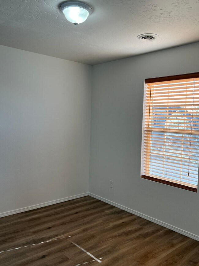 Building Photo - Coming soon! 4 bed 2.5 bath home in Meridian