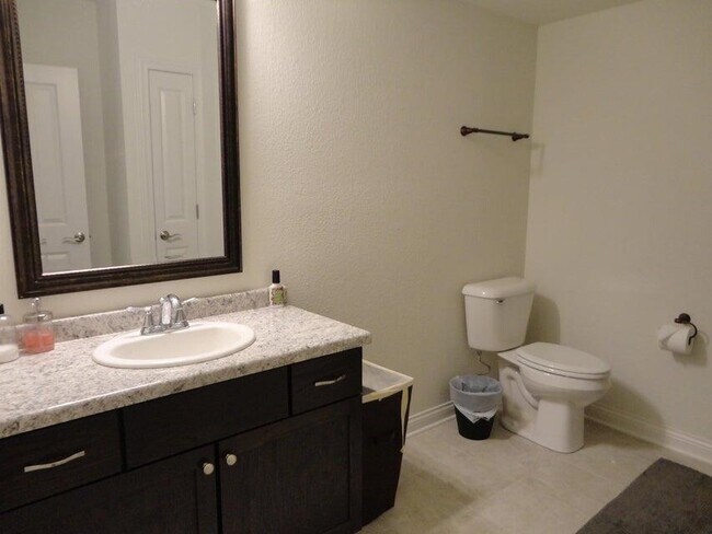 Building Photo - 4796 S Lynn Dr