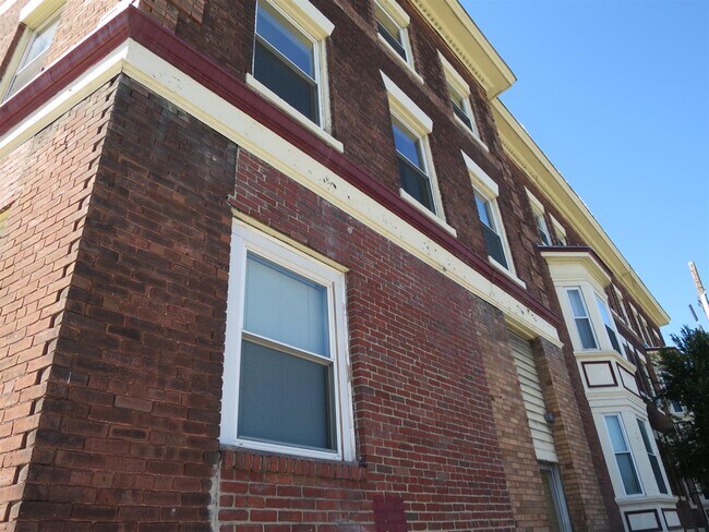 Building Photo - 10 Cypress St