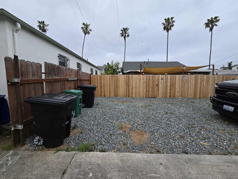 Building Photo - 4744 Voltaire St