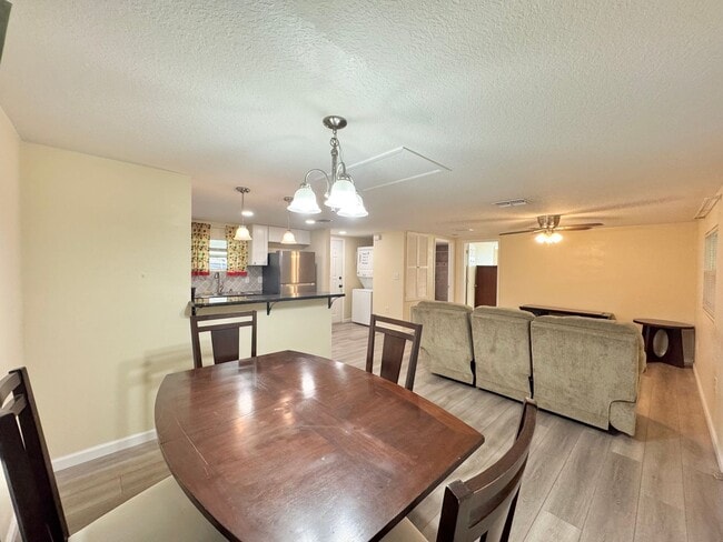 Building Photo - Furnished Apartment - Auburndale