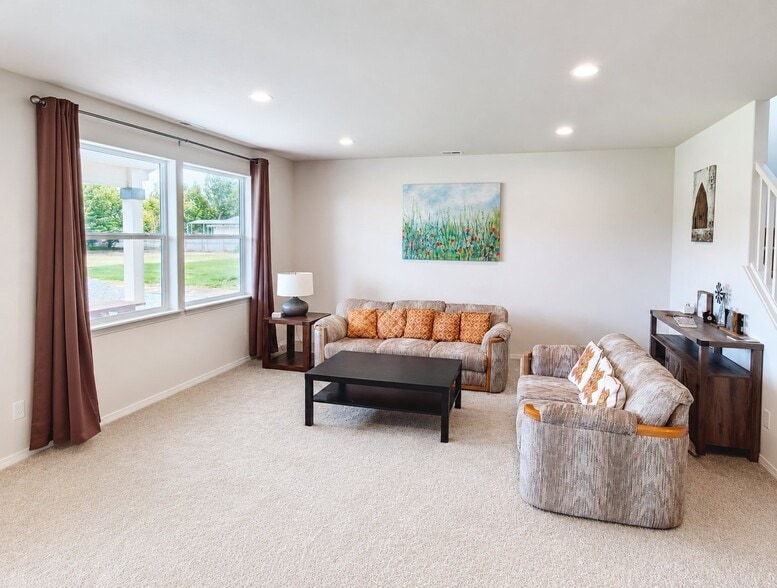 Building Photo - 8295 Diamond Point Cir NE