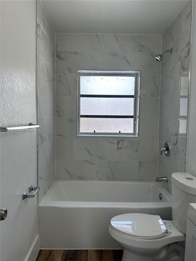 Building Photo - 3315 SW 15th Ave