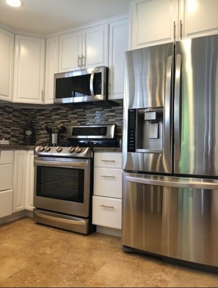 Building Photo - 1279 Calle Bonita