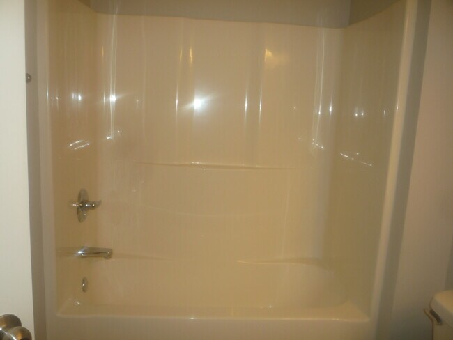 Building Photo - 121 Lagoon Dr