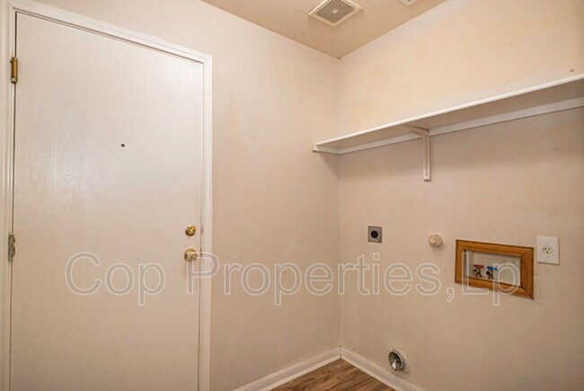Building Photo - 8510 Trumpet Cir