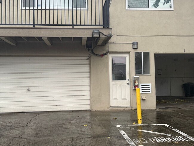 Building Photo - Condominium for Rent in Sacramento, CA