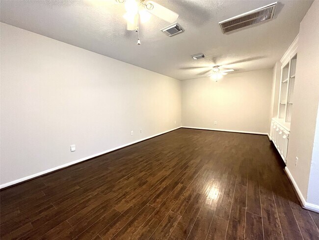 Building Photo - 3847 Landon Park Dr