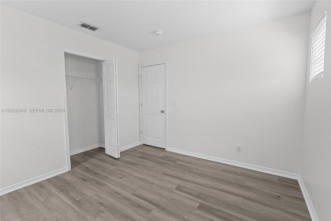 Building Photo - 434 Castlemain Cir
