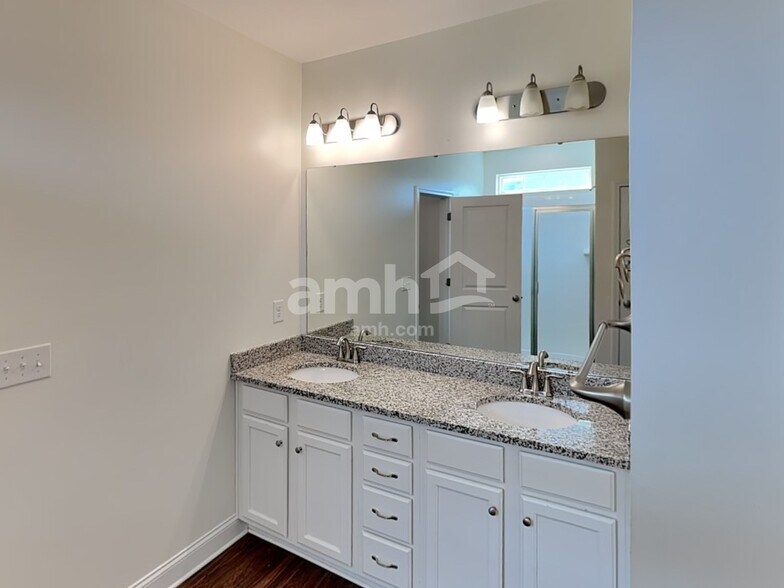Building Photo - 6177 Rosemore Ln