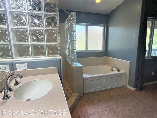 Building Photo - 3 br, 2.5 bath House - 731 Lingel Dr