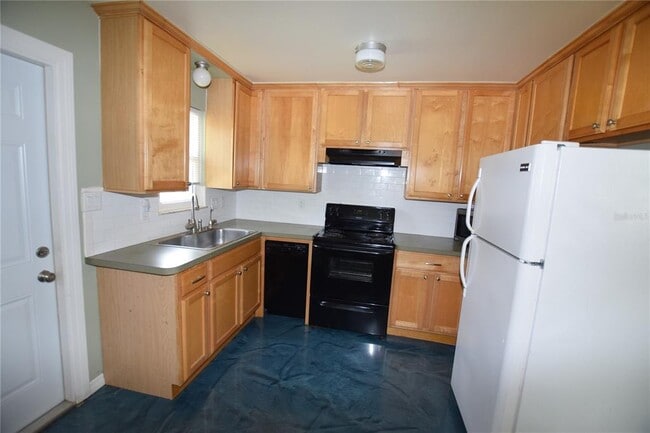 Building Photo - 305 W Hancock St