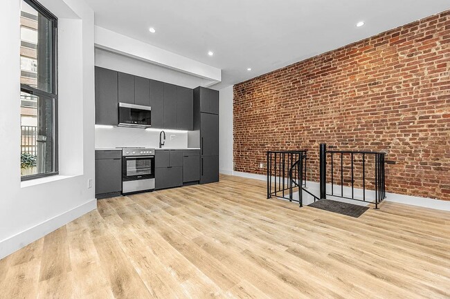 Building Photo - 314 W 51st St