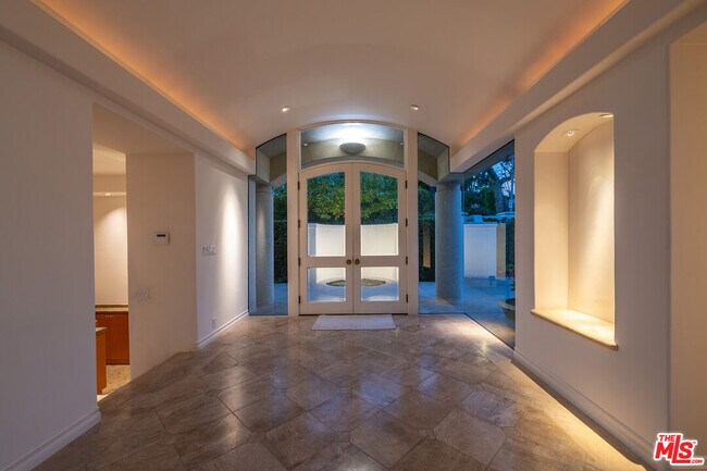 Building Photo - 1136 Calle Vista Dr