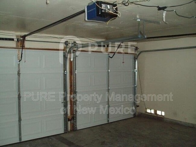 Building Photo - 6216 Leslie Pl NE