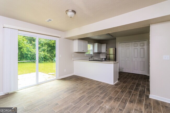 Building Photo - 517 Benson Hurst Dr SW