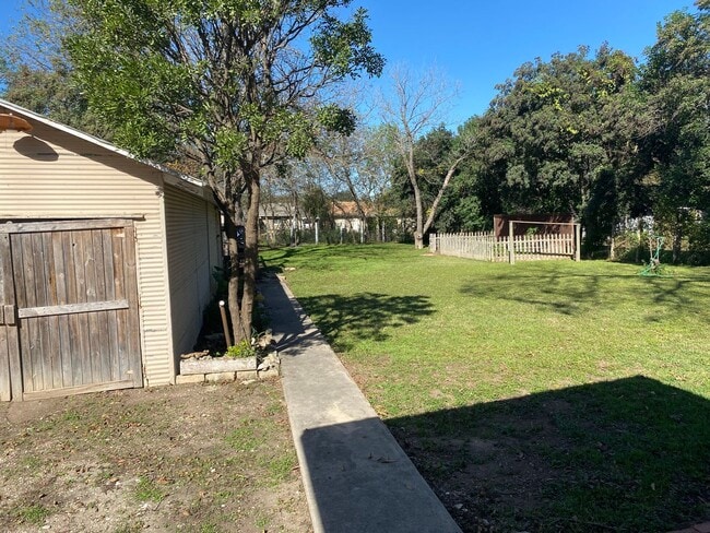 Building Photo - 933 Beck St