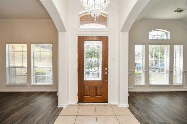 Building Photo - 10206 Hahns Peak Dr