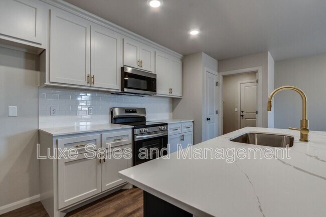 Building Photo - 400 Keiths Wy