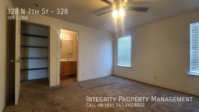 Building Photo - 328 N 7th St