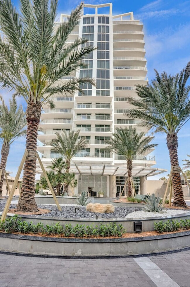 Building Photo - 3100 N Ocean Dr