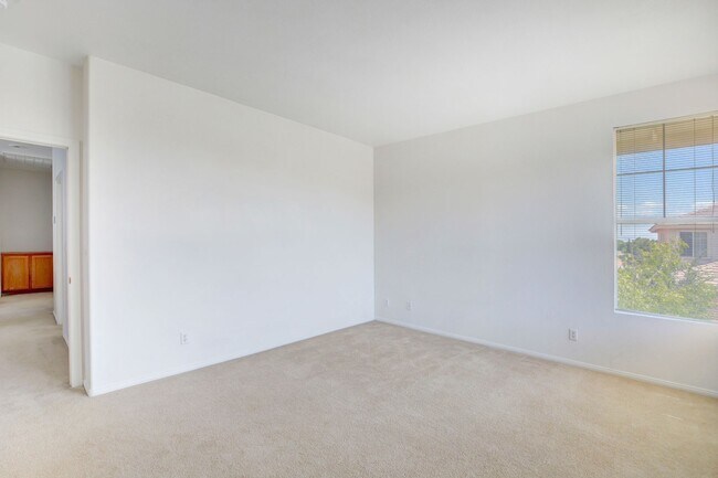 Building Photo - Beautiful 4-Bedroom Home in Gated Summerli...