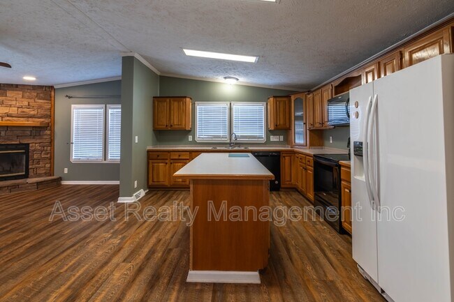 Building Photo - 1322 Silver Charm Way