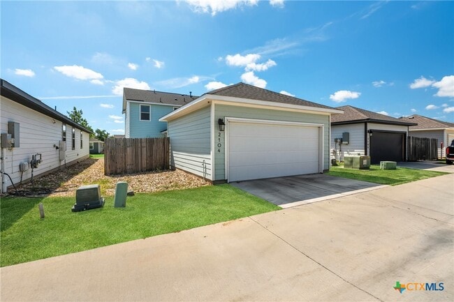 Building Photo - 2104 Pecan Island Dr