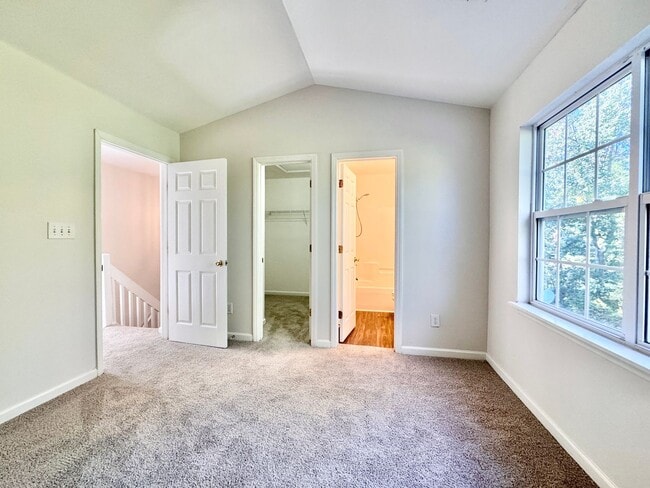 Building Photo - Charming 2 Bedroom Townhome in Chelsea Commons