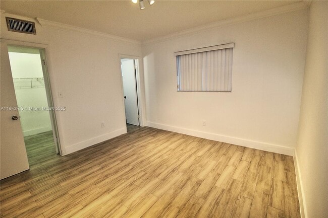 Building Photo - 890 NW 45th Ave
