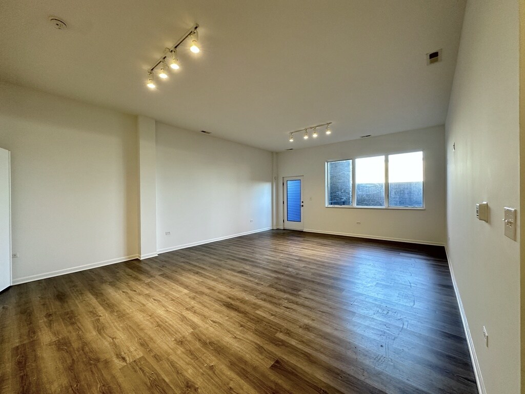 Building Photo - 2550 S Wabash Ave