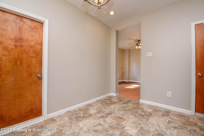 Building Photo - 1225 1/2 S Irving Ave