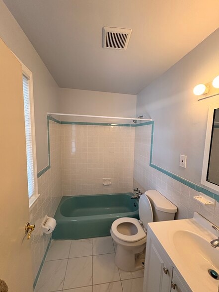 Building Photo - 910 Logwood Rd