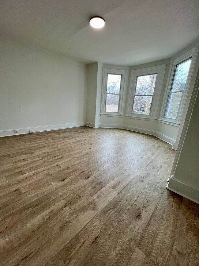 Building Photo - Newly Renovated 3-Bedroom Townhouse in Elmwood Park! Available mid-May! PHA VOUCHERS ACCEPTED!