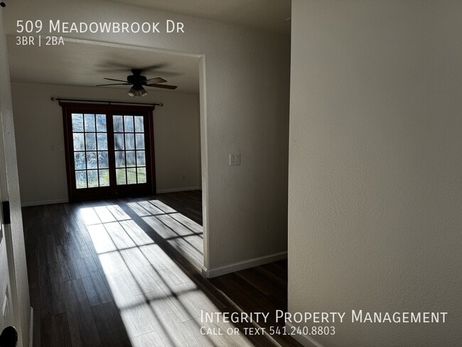Building Photo - 509 Meadowbrook Dr