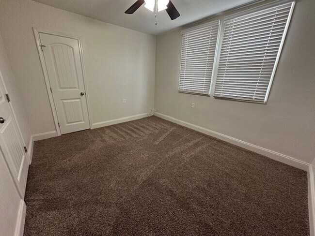 Building Photo - 11940 Rosedale Hwy